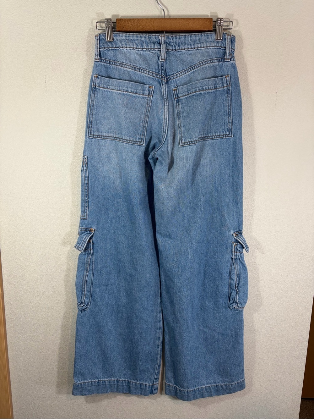 Mid-rise Light Wash Baggy Denim Cargo Jeans - Picture 3 of 7